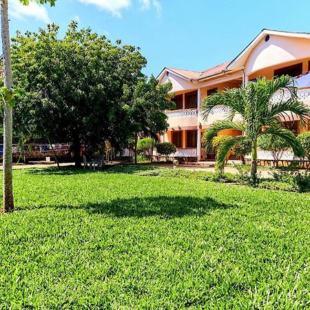 Diani Beach Gold Apartments Eksteriør bilde